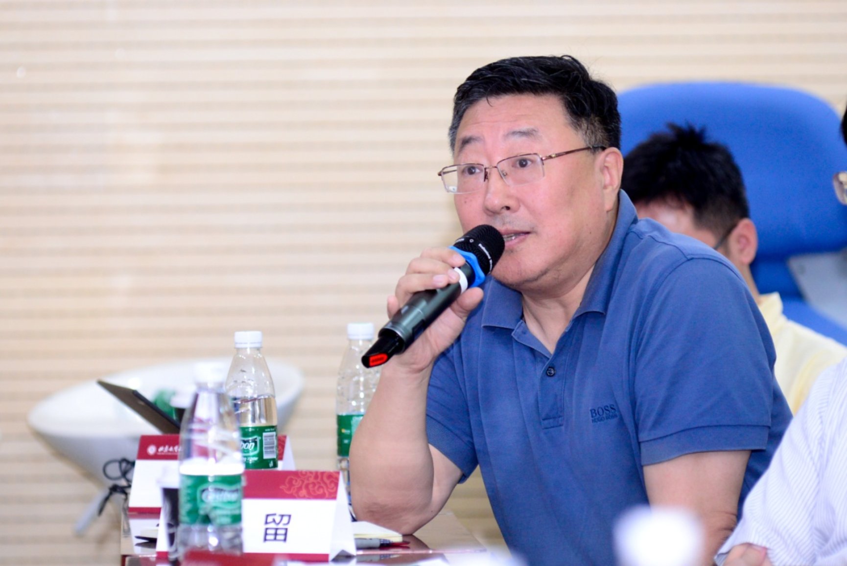F:\施晓光老师参与讨论.jpg