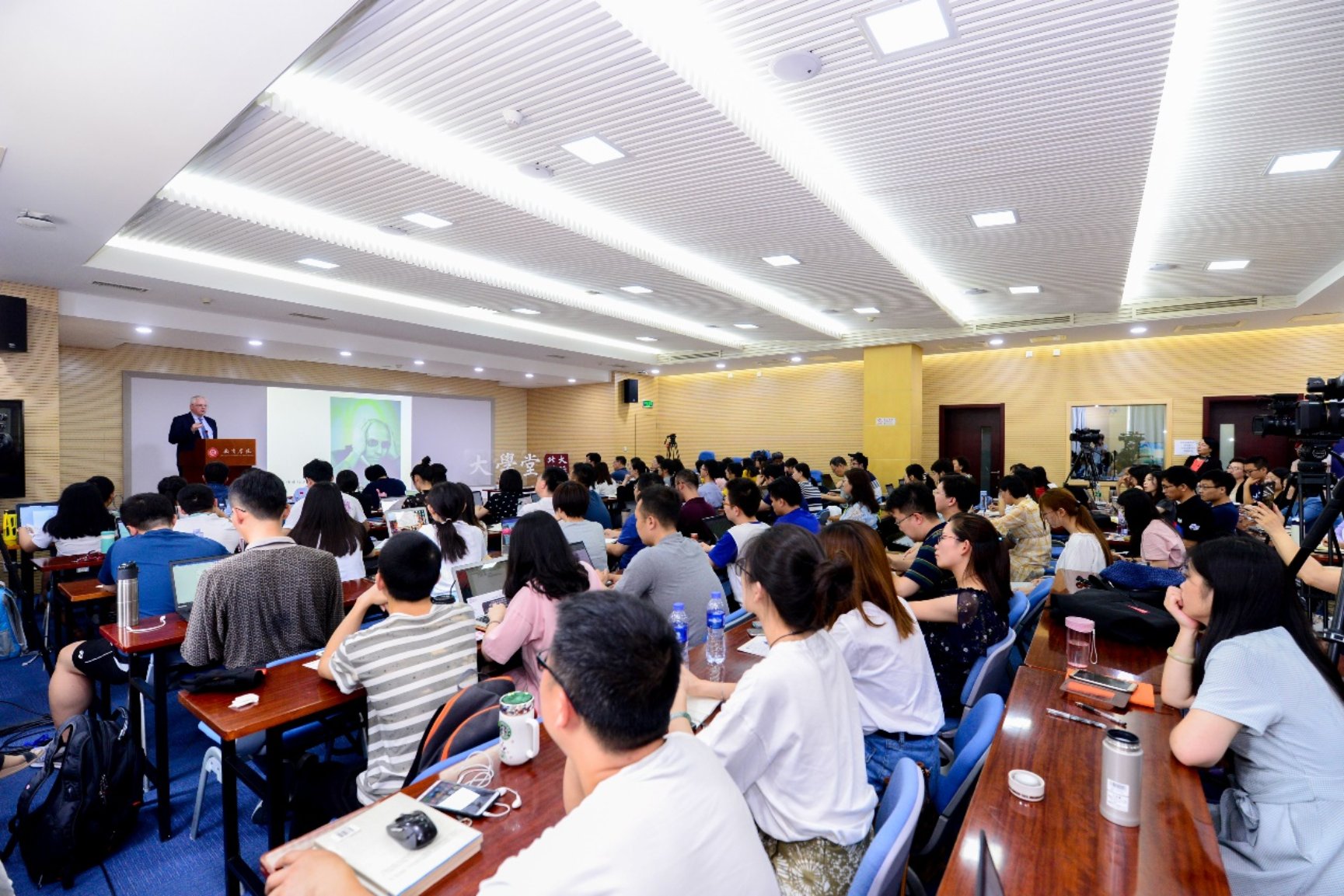 E:\外事： 马金森201906来访 -Marginson\马金森教授11日首场演讲现场.jpg
