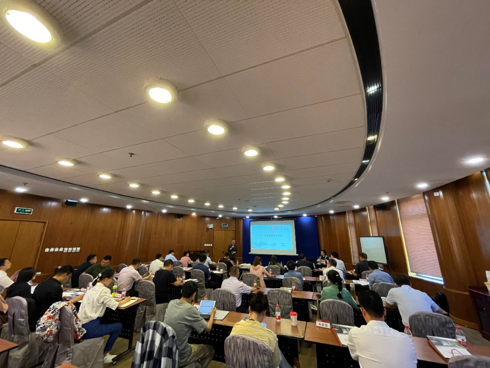 C:\Users\cqr\AppData\Local\Temp\WeChat Files\a1f4d12b3342abdebb78dfbaaa0f074.jpg